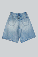 Shorts en jean vintage effet délavé, avec sangle de taille arrière réglable à boucle, coupe ample et jambe large pour femme, idéal pour un look décontracté ou urbain.