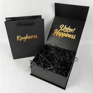 Cajas de Regalo Negras de Lujo Recicladas Personalizadas al por Mayor con Cierre Magnético, Cajas Plegables para Regalo para Hombre con Bolsa - Product Image 1