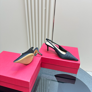 Ballerines à bout pointu en cuir noir pour femmes - Product Image 6