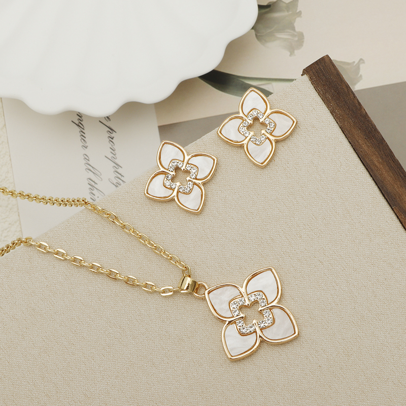 Glamorous Gold Alloy Colored Crystal Rhinestone