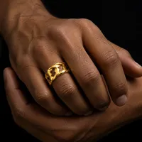 Bague de mariage pour homme en acier inoxydable doré, motif ajouré à maillons entrelacés, poli, style urbain audacieux et tendance