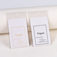 Étiquettes de vêtements en papier écologique épais en gros étiquettes de balançoire de vêtement étiquettes de estampage à chaud de forme personnalisée