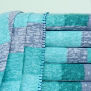 Bán Buôn 100% Polyester Cực Lông Cừu Chăn Tùy Chỉnh Màu Rắn Siêu Mềm Dệt Kim Thân Thiện Với Môi Biểu Tượng Tùy Chỉnh Kích Thước Du Lịch - Product Image 5