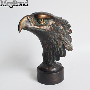 Figurines décoratives durables en fonte de métal, têtes d'animaux (faucon et aigle), petites sculptures pour le bureau et cadeaux de fêtes - Product Image 2