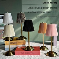 Lampe de bureau LED moderne en fer, en forme de parapluie, avec tissu plissé, intensité variable, température de couleur réglable, CRI 80 élevé, abat-jour blanc, électrique, pour hôtel
