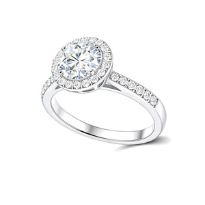 Anillo de Compromiso de Lujo con Diamante Solitario de 1.0ct Cultivado en Laboratorio y Piedras Decorativas - Product Image 5