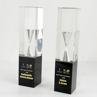 Trophée en cristal de verre en forme de cube, nouveau style, haute qualité, personnalisé, avec sablier en verre, cadeau souvenir