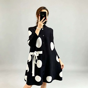 Vestido Casual de Mujer Hasta la Rodilla, Directo de Fábrica, con Estampado de Lunares, Cuello Mao, Holgado, Modesto, de Lujo, Plisado Estilo Miyake - Product Image 2
