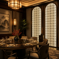 Paravent de luxe arqué rétroéclairé à motif ajouré chinois, sur mesure pour hall d'hôtel