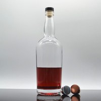 Alibaba botellas de vidrio claro de fondo grueso flint botella de 700ml botella de vidrio vacía para whisky licor 500ml con tapa