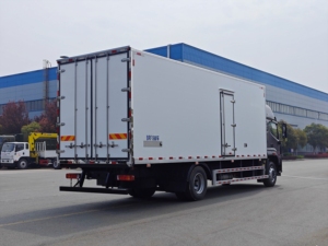 Camion frigorifique Foton de 7,8 m, camion frigorifique lourd, transport de poisson, viande, crème glacée, moteur Cummins, fourgon frigorifique, réfrigérateur 10 tonnes, conduite à gauche - Product Image 5