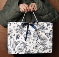 Sac de shopping en papier kraft de luxe personnalisé avec des accessoires en ruban artisanal traditionnel pour la vente au détail et l'utilisation de bougies