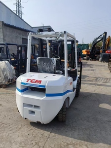 Montacargas Diésel Mini Japonés Usado de 3 Toneladas con Mástil de 3 Etapas TCM TCM30 FD30 para Uso en Interiores, Operación de Pie, en Venta a Bajo Precio - Product Image 5