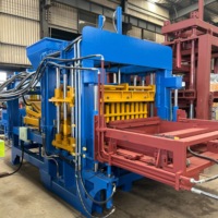 Machine de production automatique de blocs de béton QT8-15 pour la fabrication de briques creuses, pavés, bordures et blocs muraux