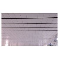 Fabricant Foshan Carreaux de plafond métalliques en aluminium perforé Panneaux de plafond à clip en aluminium ignifuge commercial