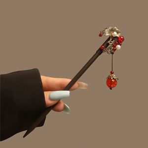 Épingles à cheveux en bois d'ébène de style court, bâtonnets à cheveux chinois élégants avec fleurs, papillons et pompons pour femmes - Product Image 4