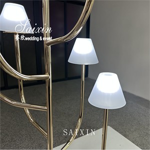 Saixin Décoration <span class=keywords><strong>de</strong></span> <span class=keywords><strong>table</strong></span> <span class=keywords><strong>de</strong></span> mariage <span class=keywords><strong>de</strong></span> luxe Nouveau <span class=keywords><strong>design</strong></span> Abat-jour en or Support <span class=keywords><strong>de</strong></span> lumière Centres <span class=keywords><strong>de</strong></span> <span class=keywords><strong>table</strong></span> <span class=keywords><strong>de</strong></span> haute qualité pour <span class=keywords><strong>table</strong></span> <span class=keywords><strong>de</strong></span> mariage - Product Image 6
