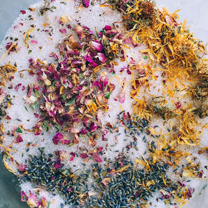 Óleo essencial de eucalipto vegano restaura a vitalidade muscular Sal do Himalaia relaxa o corpo Sal de banho de ervas com etiqueta personalizada - Product Image 3