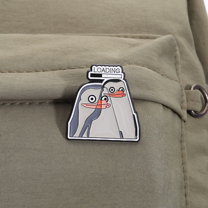 Pingouin chargement émail broche drôle dessin animé Animal broche mignon oiseau revers Badge cadeau pour enfants en gros - Product Image 3