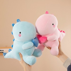 Nouvelle peluche <span class=keywords><strong>dinosaure</strong></span> multicolore avec cœurs, animaux en peluche, cadeau de la Saint-Valentin ou d'anniversaire pour meilleur ami - Product Image 3