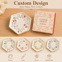 Plateau à bijoux hexagonal en céramique personnalisé avec bord doré, motif floral fraise, boîte cadeau, fournisseur en gros OEM ODM