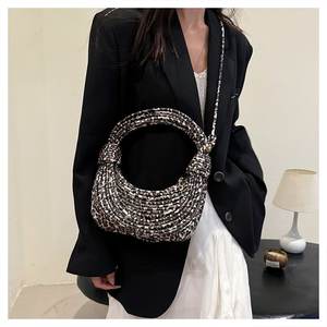 Nuevo estilo de moda para mujer, bolso Retro de nicho, bolso cruzado Popular de un solo hombro para Otoño e Invierno para damas - Product Image 3