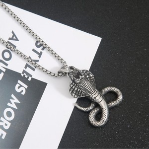 Yunnique Cobra King Collar con colgante de acero inoxidable para hombre, estilo Hip Hop, forma de animal, joyería de moda - Product Image 2