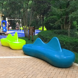Banco de Fibra de Vidrio para 4 Personas, Muebles de Patio para Exteriores, Diseño Contemporáneo, Apariencia Moderna y Duradera - Product Image 1