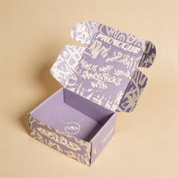 Boîtes d'expédition en carton ondulé écologiques avec impression graffiti, doublure en mousse, logo personnalisé, pour l'emballage de vêtements streetwear