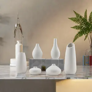 Vaso de mesa popular de porcelana branca fosca para uso diário e decoração de casa, design moderno