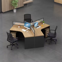 Bureau de travail d'angle simple pour quatre personnes avec écran de séparation et chaises intégrées – Mobilier de bureau 4 places