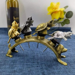 Versatore per Vino a Forma di Tartaruga Marina, Tappo per Bottiglia in Metallo con Aeratore e Beccuccio Antigoccia in Gomma per Bottiglie di Vino e Liquori - Product Image 5