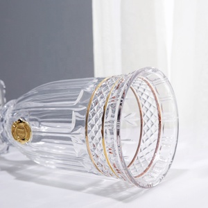 Lussuoso <span class=keywords><strong>vaso</strong></span> di cristallo <span class=keywords><strong>con</strong></span> decorazioni per la casa <span class=keywords><strong>con</strong></span> piedi e linee dorate per la composizione floreale della tavola dell'hotel di casa - Product Image 3