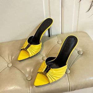 รองเท้าส้น<span class=keywords><strong>สูง</strong></span>แบบปลายแหลมสำหรับผู้หญิง ดีไซน์เนอร์ ประดับจีบ แต่งหัวเข็มขัดโลหะ <span class=keywords><strong>ส้น</strong></span><span class=keywords><strong>สูง</strong></span> 9 ซม. หนังแท้ สไตล์ฝรั่งเศส - Product Image 1