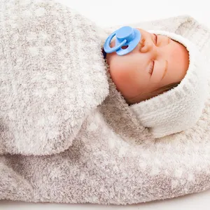 도매 주문 최고 연약한 견면 벨벳 폴리에스테 털실 자기를 위한 크로셰 뜨개질 아기 담요