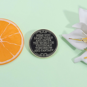 Broche en émail humoristique, tous les <span class=keywords><strong>drames</strong></span> doivent rester sur scène, badge <span class=keywords><strong>de</strong></span> revers, bijoux pour sac à dos, cadeau pour amis, vente en gros - Product Image 2