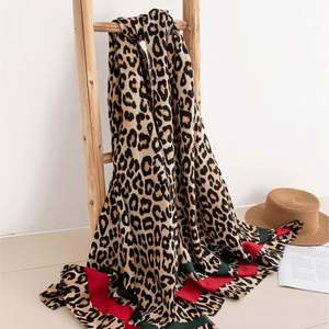 Chal de Lana de Buena Calidad, Bufanda Pashmina Larga para Invierno, Cálida y Gruesa con Estampado de Leopardo para Mujer - Product Image 3