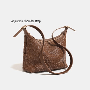 Borsa a Spalla da Donna di Tendenza 2026 all'Ingrosso, Borsa Hobo in Pelle PU Intrecciata con Tracolla Regolabile, Design Esclusivo - Product Image 5