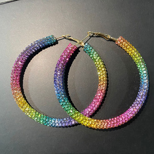 <span class=keywords><strong>Orecchini</strong></span> <span class=keywords><strong>a</strong></span> <span class=keywords><strong>Cerchio</strong></span> Grandi di Moda con Cristalli di Zirconia Cubica e Strass Scintillanti - Product Image 4