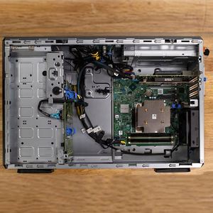 เซิร์ฟเวอร์แบบทาวเวอร์ PowerEdge T360 Intel Xeon E-2414 แรม 32GB DDR5  SSD 480GB SATA พาวเวอร์ซัพพลายเดี่ยว 450W รับประกัน 3 ปี ความเร็ว 3.40 GHz มีสินค้าในสต็อก - Product Image 4