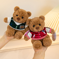 Boneka Beruang Teddy Cokelat dengan Pakaian Fashion, Berbagai Gaya Hoodie, Rompi, Jaket Baseball, Boneka Isi Dakron, Hadiah untuk Anak dari Mesin Cakar