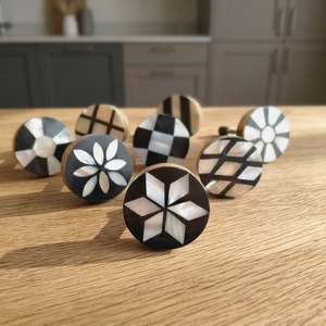 Boutons de meuble en bois incrustés avec motif floral, poignées de tiroir décoratives rondes noires et blanches - Product Image 1