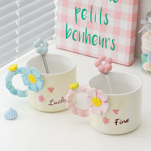 Mug à eau en céramique peint à la main, design floral rose, avec poignée et cuillère, pour la maison - Product Image 2