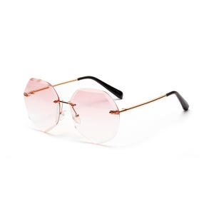 Nouvel arrivage de lunettes de soleil personnalisées de luxe pour femmes, lunettes de soleil Occhiali Da à semelle <span class=keywords><strong>tendance</strong></span> <span class=keywords><strong>2022</strong></span> - Product Image 2