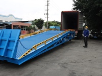 Rampe de chargement de conteneurs de 10 tonnes, niveleur de terminal et plateforme élévatrice pour camions, pont d'accès mobile hydraulique pour chariot élévateur