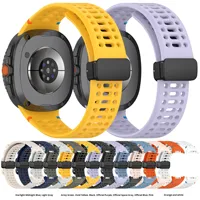 Bracelets de montre intelligente de sport de nouveau style pour Samsung Watch8 Boucle pliable magnétique classique et trous respirants