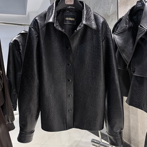 <span class=keywords><strong>Giacca</strong></span> in <span class=keywords><strong>Pelle</strong></span> <span class=keywords><strong>di</strong></span> Pecora Nera Testurizzata Primavera 2025, <span class=keywords><strong>Camicia</strong></span> in <span class=keywords><strong>Pelle</strong></span> Oversize, <span class=keywords><strong>Giacca</strong></span> Blouson da Donna - Product Image 1