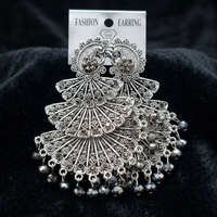 Boucles d'oreilles pendantes Jhumka en perles pour femmes, longues et traditionnelles, élégantes pour les soirées, collection de bijoux en gros