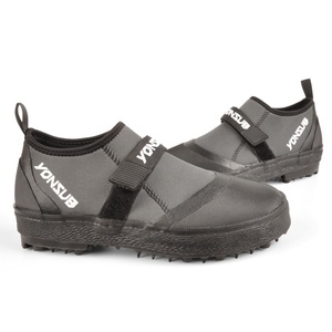Stivali da Pesca YONSUB con Suola Chiodata, <span class=keywords><strong>Scarpe</strong></span> Resistenti Antiscivolo con Fodera in Neoprene Premium per Pesca su Roccia, Molo, Spiaggia e Oceano - Product Image 1