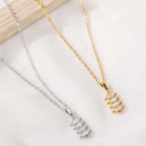 Collar de Acero Inoxidable 316L con Diseño de Garra de Bambú y Cuatro Circonitas Ojo de Caballo, Joyería Unisex de Moda Transfronteriza, Venta Directa de Fábrica - Product Image 4